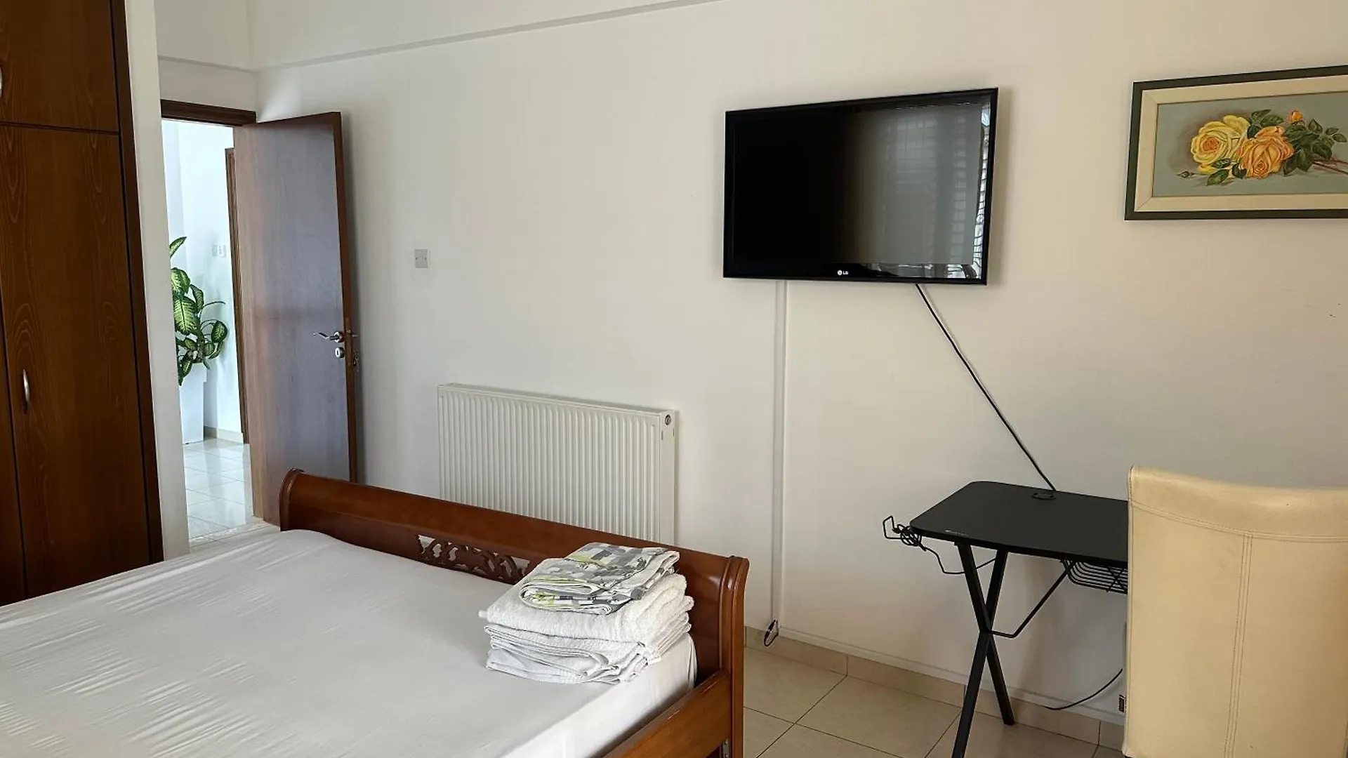 Villa Andy-350 M From The Beach Larnaca Cyprus